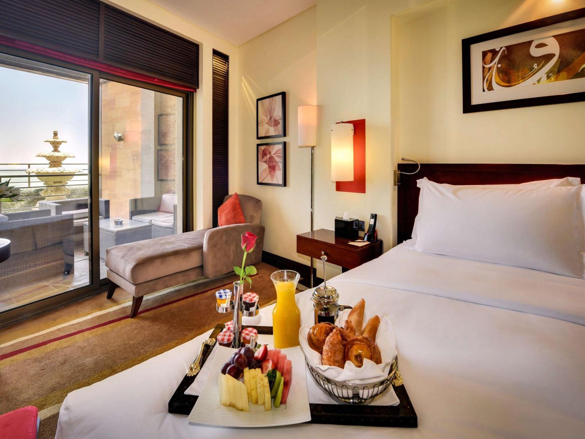 Sofitel Al Khobar The Corniche Hotel Luaran gambar A room at the Hilton Cairo