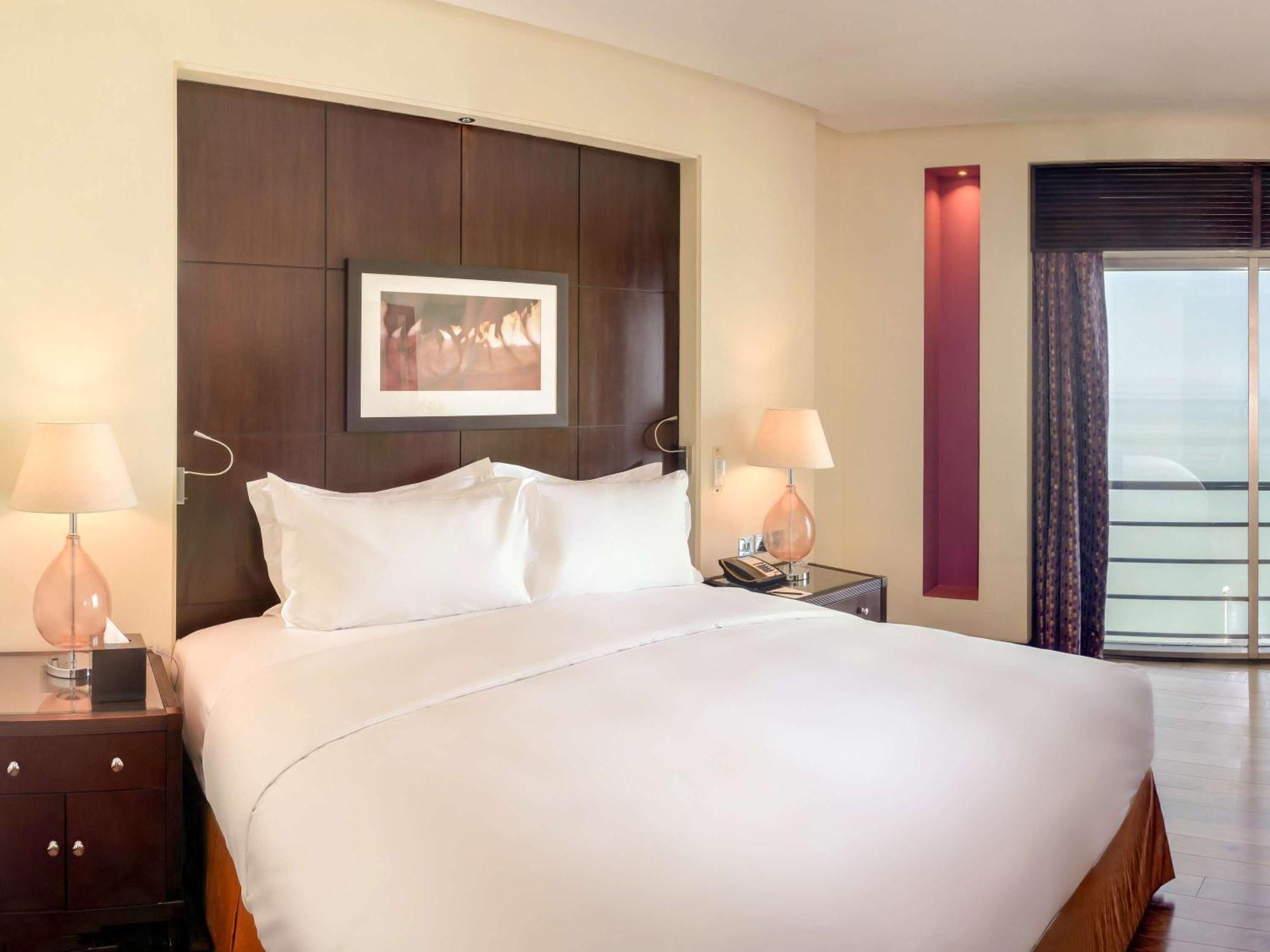 Sofitel Al Khobar The Corniche Hotel Luaran gambar A bedroom at the hotel