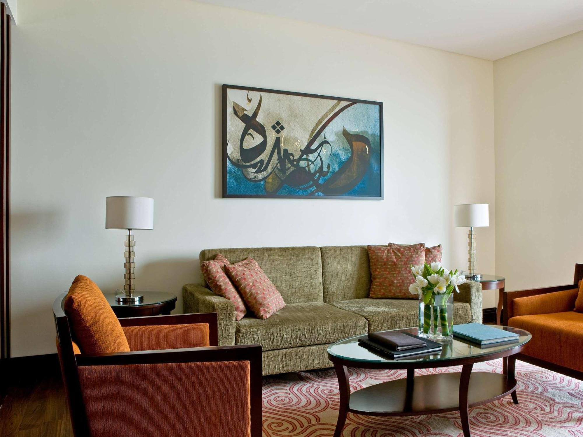 Sofitel Al Khobar The Corniche Hotel Luaran gambar A living room at the Ritz-Carlton, Dubai