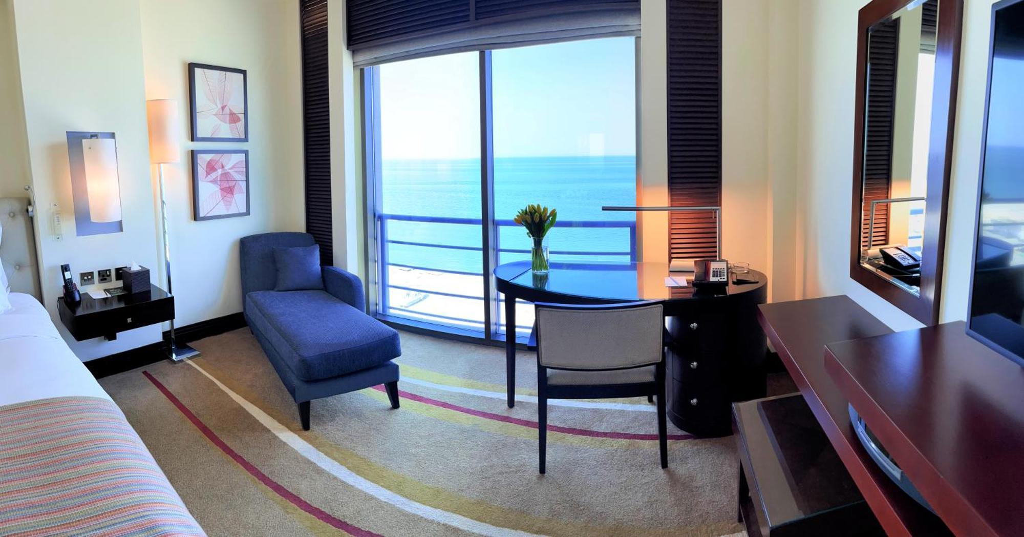 Sofitel Al Khobar The Corniche Hotel Luaran gambar A room at the Jumeirah Beach Hotel
