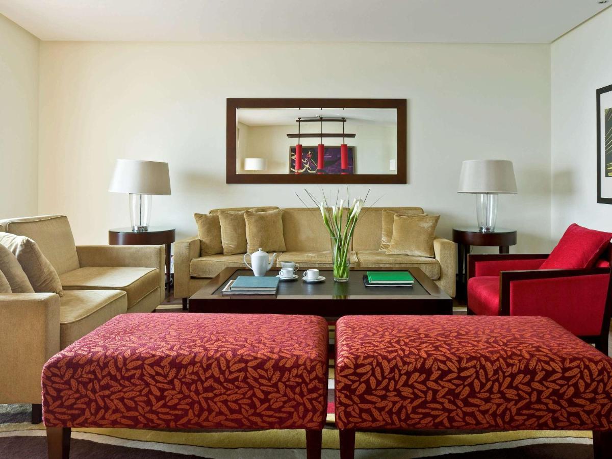 Sofitel Al Khobar The Corniche Hotel Luaran gambar A living room